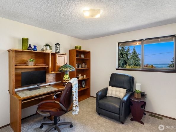 6809 SW Maury Park Road, Vashon WA 98070