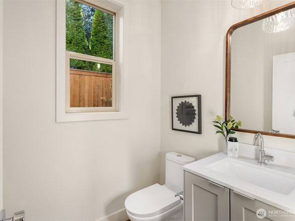 641 18th Avenue W, Kirkland WA 98033