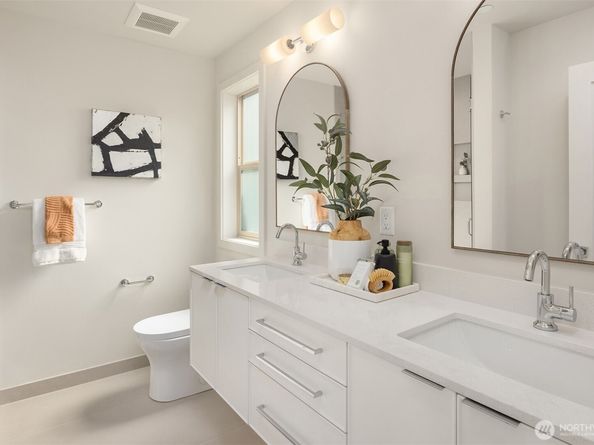 641 18th Avenue W, Kirkland WA 98033