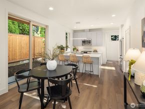 641 18th Avenue W, Kirkland WA 98033
