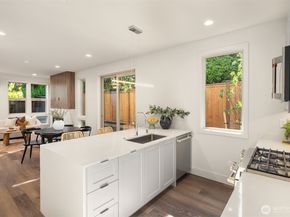 641 18th Avenue W, Kirkland WA 98033