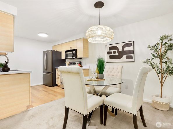 215 9th Street D204, Kirkland WA 98033