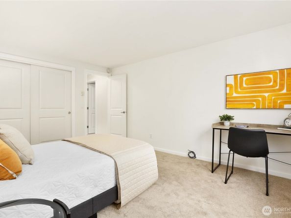 215 9th Street D204, Kirkland WA 98033
