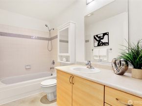 215 9th Street D204, Kirkland WA 98033