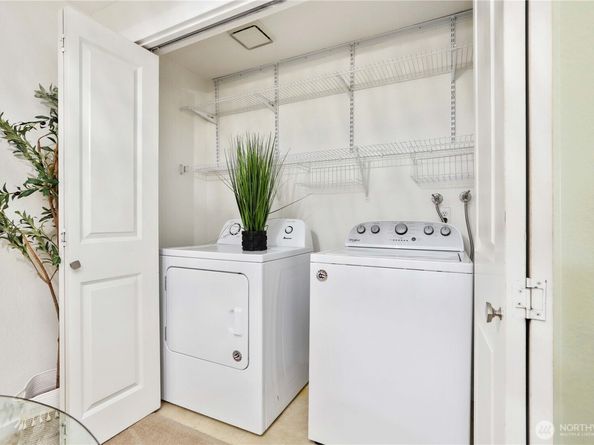 215 9th Street D204, Kirkland WA 98033