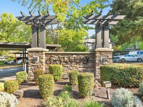 215 9th Street D204, Kirkland WA 98033