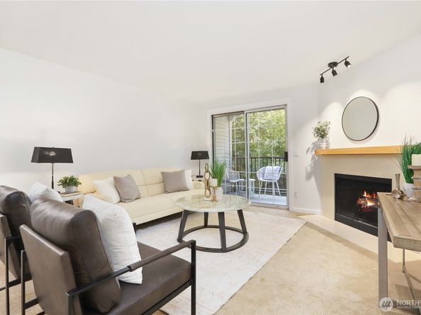 215 9th Street D204, Kirkland WA 98033