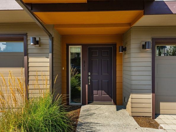 315 Chelan Avenue NE, Renton WA 98059