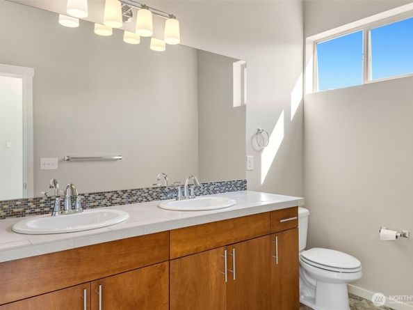 315 Chelan Avenue NE, Renton WA 98059