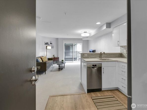 425 Vine Street 614, Seattle WA 98121