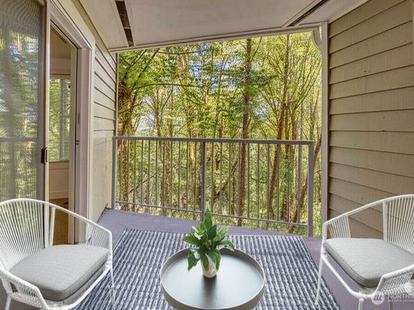 15244 SE 43rd Street C202, Bellevue WA 98006