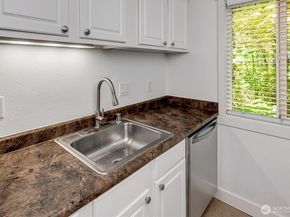 15244 SE 43rd Street C202, Bellevue WA 98006