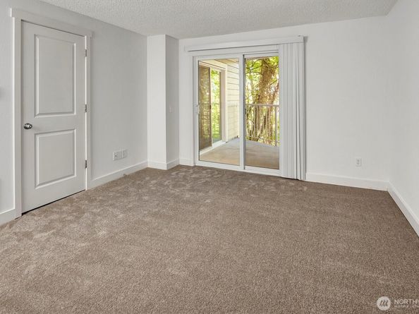 15244 SE 43rd Street C202, Bellevue WA 98006