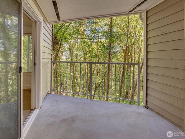 15244 SE 43rd Street C202, Bellevue WA 98006