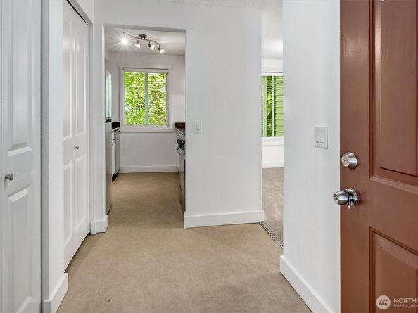 15244 SE 43rd Street C202, Bellevue WA 98006