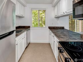 15244 SE 43rd Street C202, Bellevue WA 98006