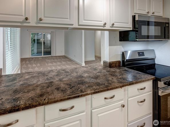 15244 SE 43rd Street C202, Bellevue WA 98006