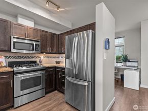 15100 6th Avenue SW 305, Burien WA 98166