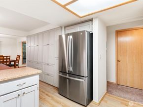 22934 SE 37th St, Sammamish WA 98075