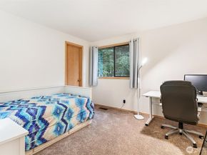 22934 SE 37th St, Sammamish WA 98075