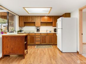 22934 SE 37th St, Sammamish WA 98075