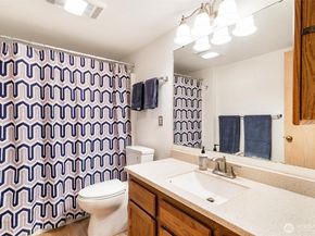 22934 SE 37th St, Sammamish WA 98075