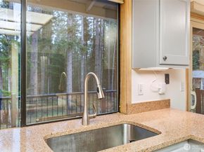 22934 SE 37th St, Sammamish WA 98075