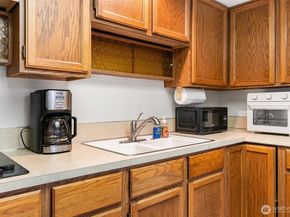 22934 SE 37th St, Sammamish WA 98075