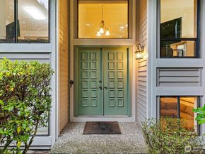 22934 SE 37th St, Sammamish WA 98075