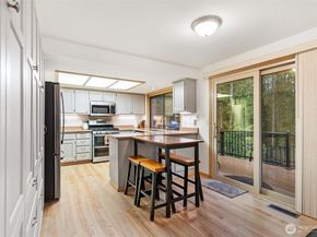 22934 SE 37th St, Sammamish WA 98075