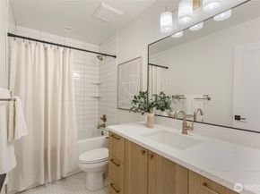 11607 NE 112th Street 2, Kirkland WA 98033