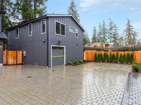11607 NE 112th Street 2, Kirkland WA 98033