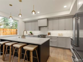 11607 NE 112th Street 2, Kirkland WA 98033