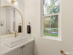 11607 NE 112th Street 2, Kirkland WA 98033