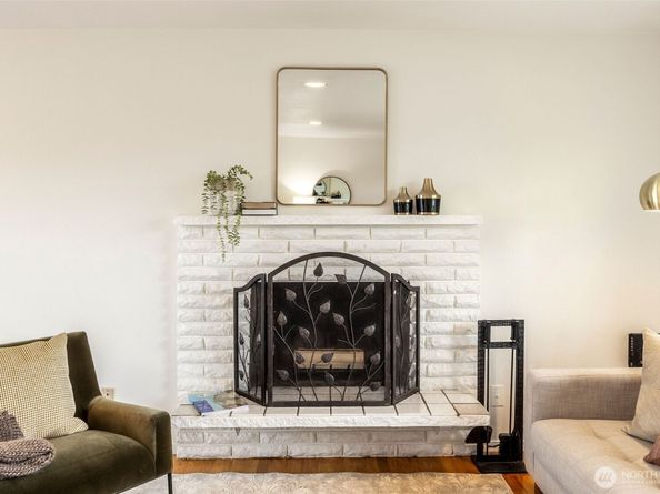 10020 18th Avenue SW, Seattle WA 98146