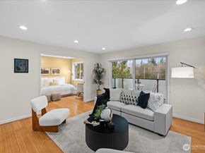 5225 50th Avenue NE 206, Seattle WA 98105