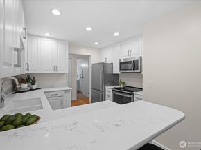 5225 50th Avenue NE 206, Seattle WA 98105