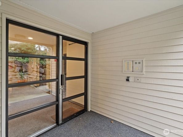 5225 50th Avenue NE 206, Seattle WA 98105