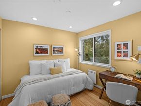 5225 50th Avenue NE 206, Seattle WA 98105