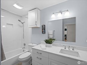 5225 50th Avenue NE 206, Seattle WA 98105