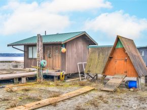 15 U Snoqualmie Ave., Hat Island WA 98206