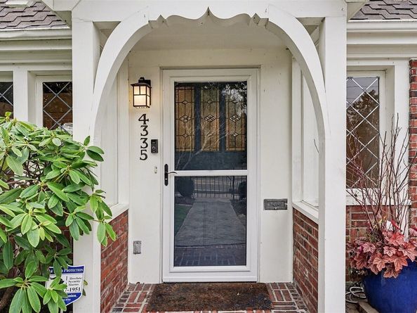 4335 NE 45th Street, Seattle WA 98105