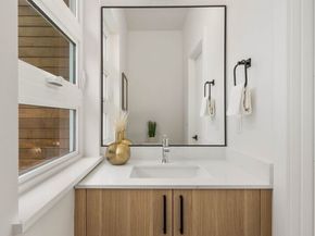 546 S Cloverdale Street B, Seattle WA 98108