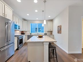 14671 36th Court NE, Lake Forest Park WA 98155