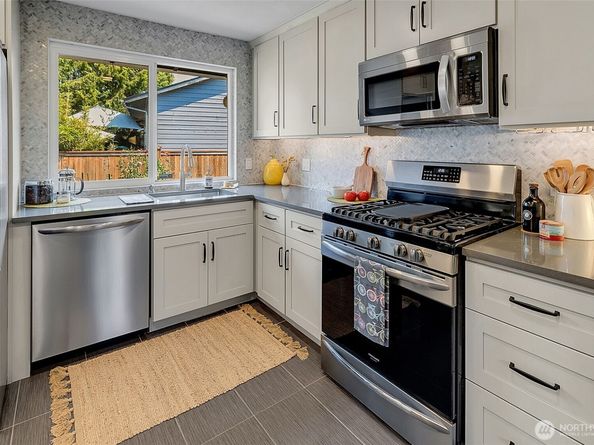 28833 21st Avenue S, Federal Way WA 98003