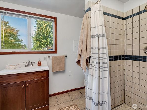 28833 21st Avenue S, Federal Way WA 98003