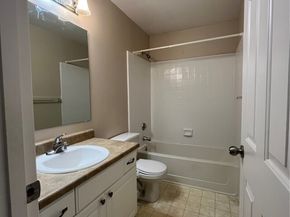 33020 10th Avenue SW 304, Federal Way WA 98023