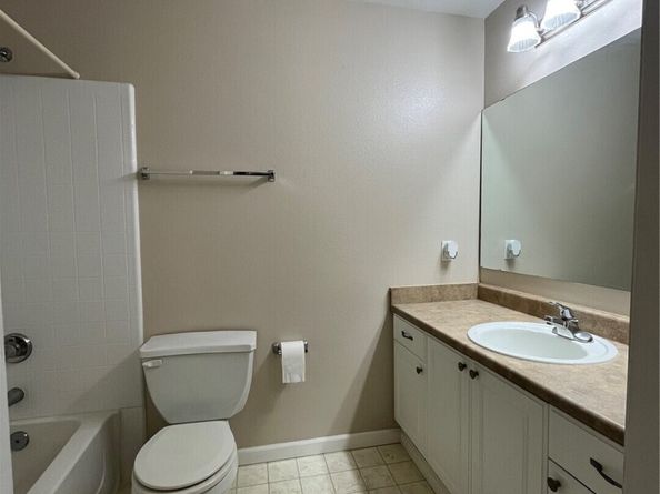 33020 10th Avenue SW 304, Federal Way WA 98023