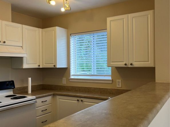 33020 10th Avenue SW 304, Federal Way WA 98023