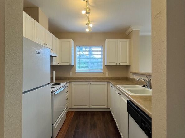 33020 10th Avenue SW 304, Federal Way WA 98023